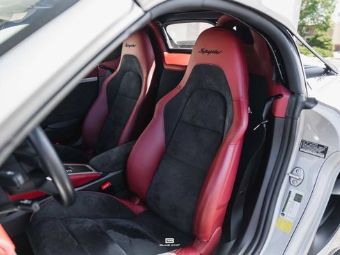 Used 2021 Porsche 718 Boxster Spyder RWD image 37
