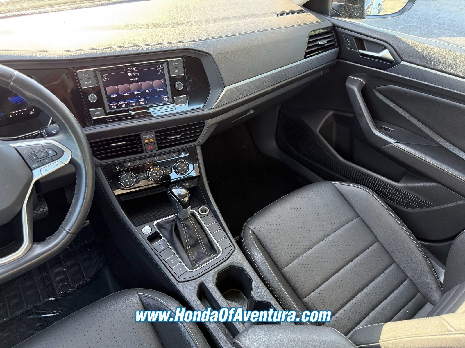 Used 2024 Volkswagen Jetta SE FWD image 12