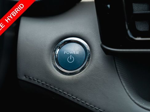 Used 2022 Toyota Highlander XLE FWD image 13