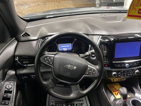 Used 2023 Chevrolet Traverse RS AWD/4WD image 3