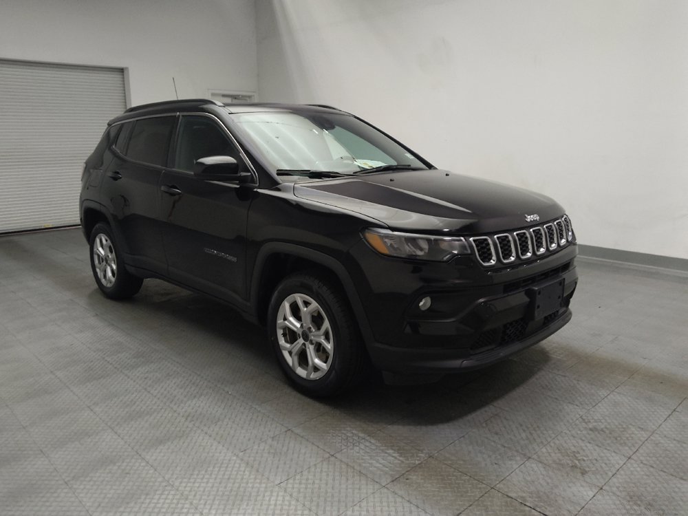 Used 2025 Jeep Compass Latitude w/ Sun & Sound Group AWD/4WD image 13