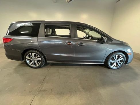 Used 2024 Honda Odyssey Touring image 2