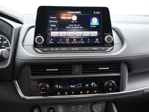 Used 2024 Nissan Rogue SV image 23