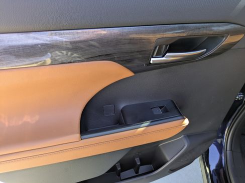 New 2026 Toyota Highlander Platinum image 15