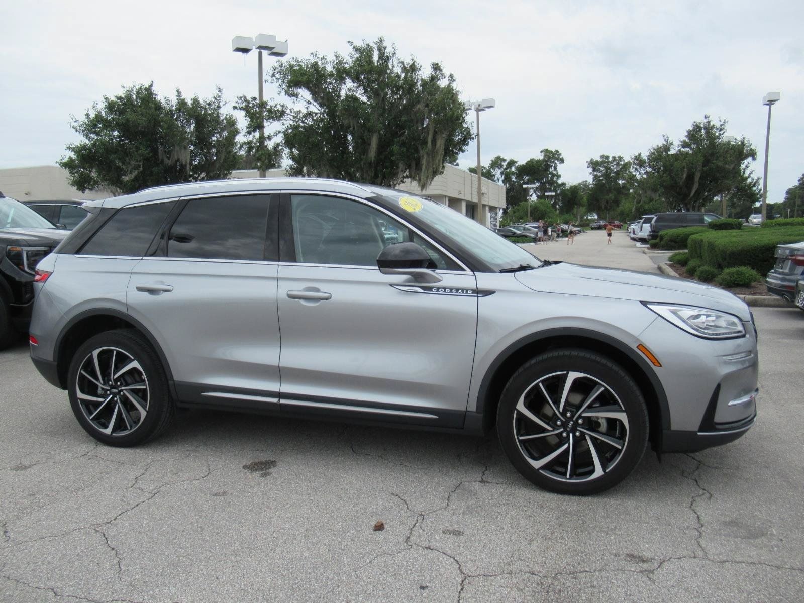 Used 2023 Lincoln Corsair Reserve FWD image 2