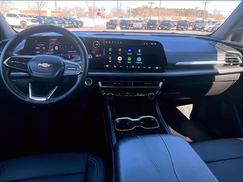 Used 2025 Chevrolet Traverse LT image 21