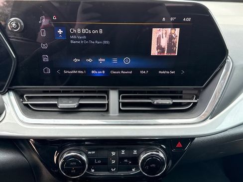 Used 2025 Chevrolet Trax LT w/ LT Convenience Package FWD image 27