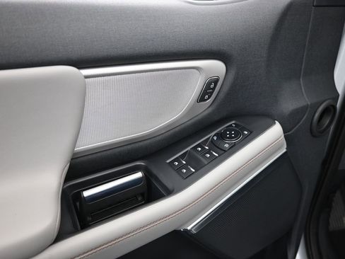 Used 2025 Ford Expedition Active image 11