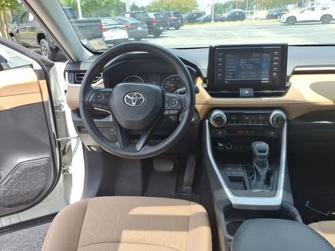 Used 2020 Toyota RAV4 XLE w/ Convenience Package FWD image 12