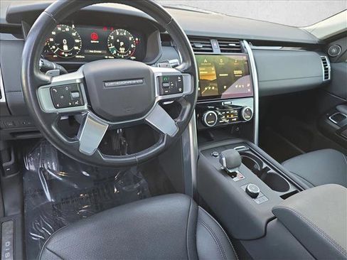 Used 2022 Land Rover Discovery S image 16