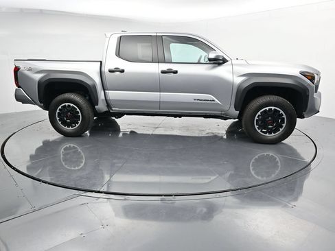 Used 2024 Toyota Tacoma TRD Off-Road AWD/4WD image 9