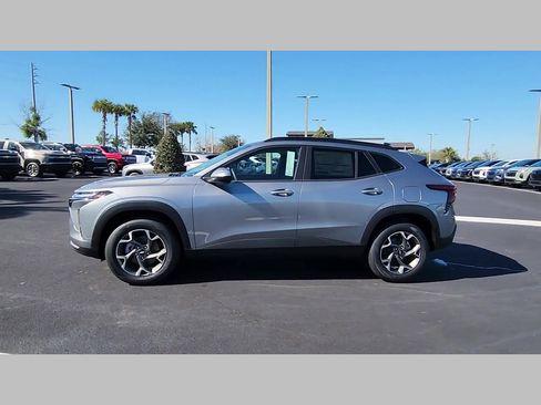 New 2026 Chevrolet Trax LT w/ Driver Confidence Package image 17