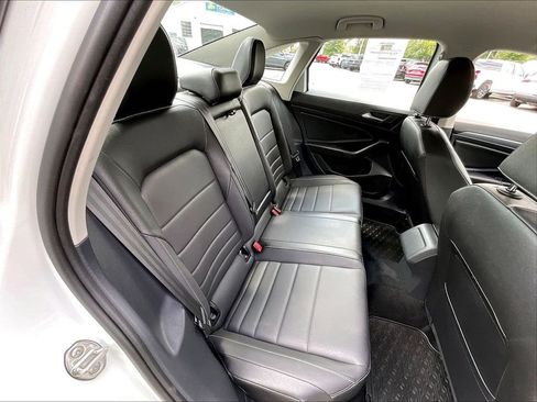 Used 2024 Volkswagen Jetta SE FWD image 19