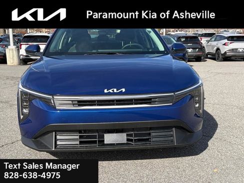 New 2025 Kia K4 LXS image 2