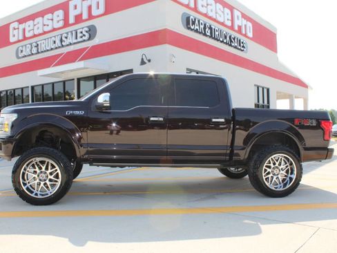 Used 2018 Ford F150 Platinum w/ Equipment Group 701A Luxury AWD/4WD image 3