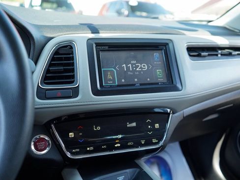 Used 2018 Honda HR-V EX image 7