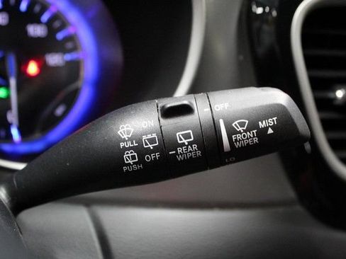 Used 2025 Chrysler Pacifica Select FWD image 24