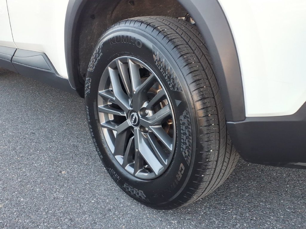 Used 2023 Nissan Rogue S FWD image 9