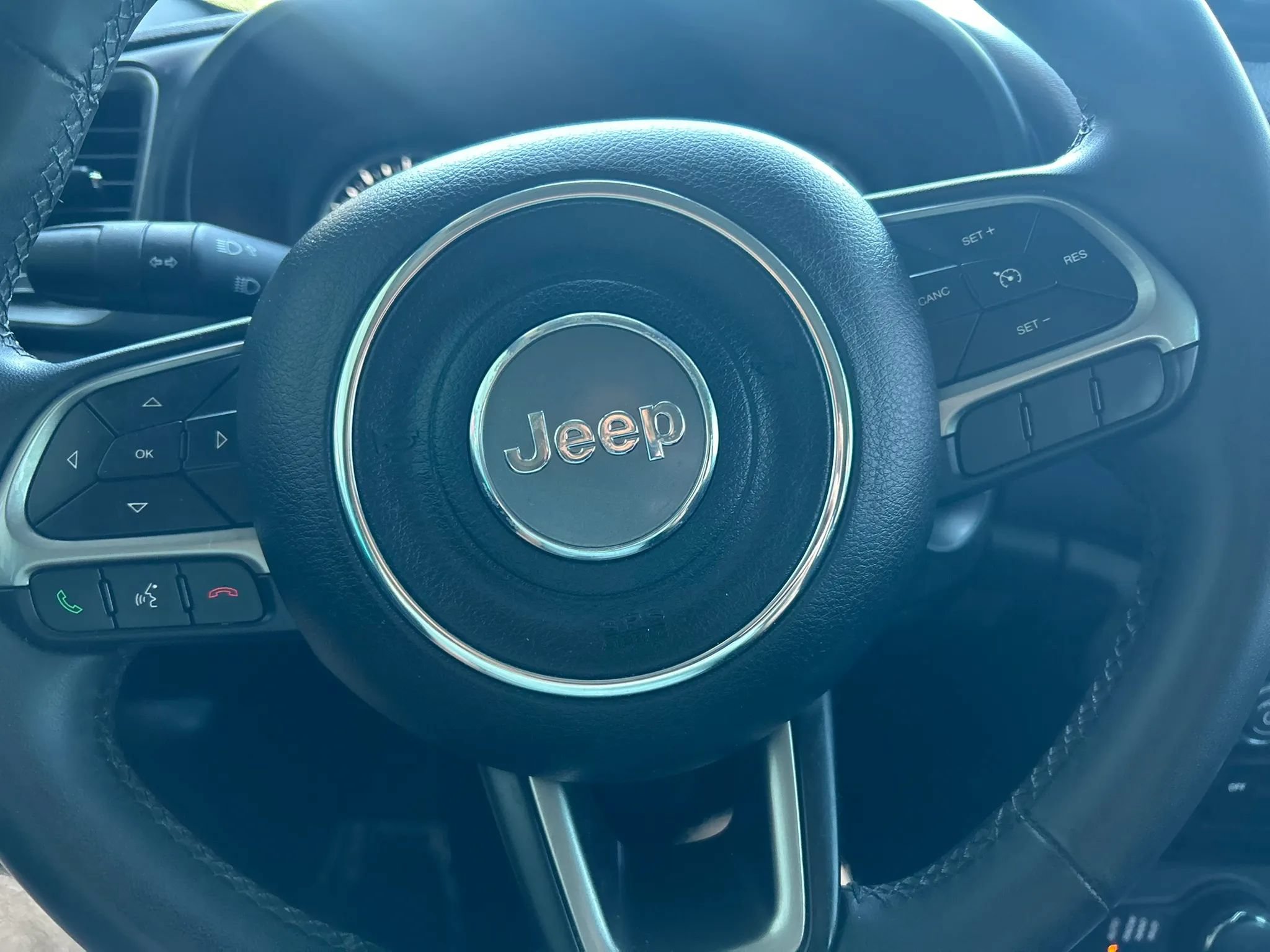 Used 2022 Jeep Renegade Latitude AWD/4WD image 6