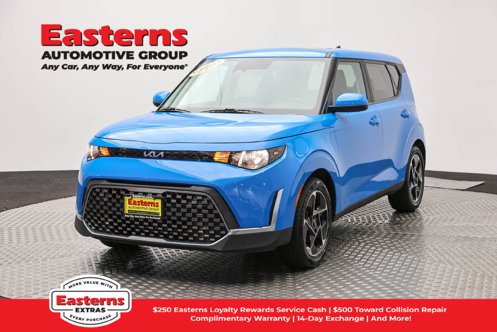 Used 2023 Kia Soul EX FWD image 1