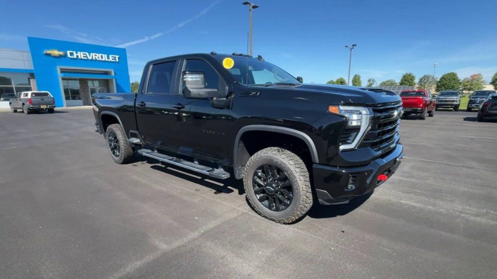 Used 2025 Chevrolet Silverado 2500 LT w/ Trail Boss Package AWD/4WD image 2