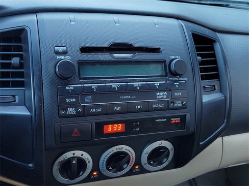 Used 2011 Toyota Tacoma PreRunner image 18