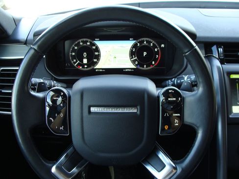 Used 2020 Land Rover Discovery Landmark image 17