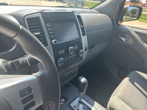 Used 2021 Nissan Frontier SV image 9