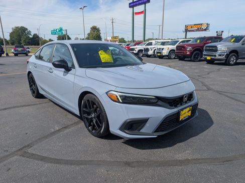 Used 2023 Honda Civic Sport image 2