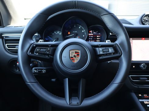 Certified 2026 Porsche Macan AWD/4WD image 16