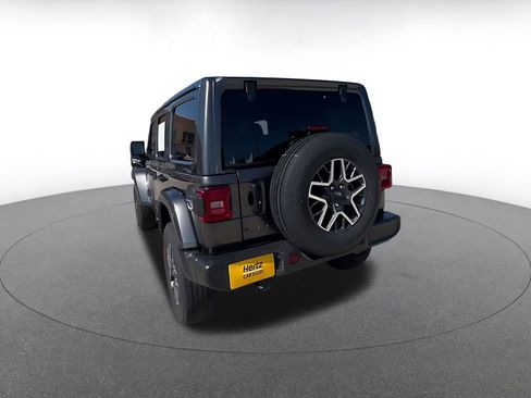 Used 2025 Jeep Wrangler Unlimited Sahara AWD/4WD image 16