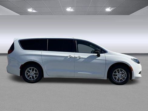 New 2026 Chrysler Voyager LX image 8