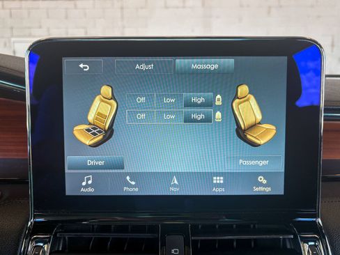 Used 2018 Lincoln Navigator L Select w/ Technology Package AWD/4WD image 19