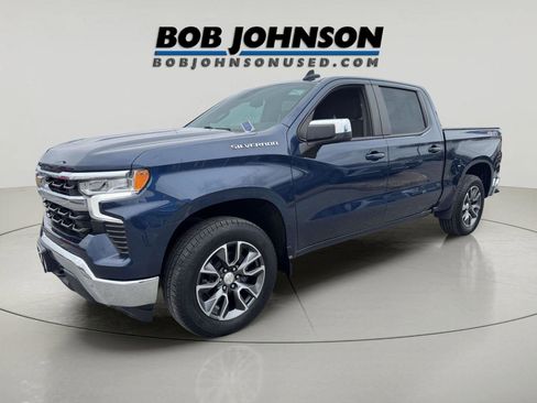 Used 2022 Chevrolet Silverado 1500 LT AWD/4WD image 7