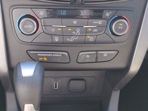 Used 2017 Ford Escape SE w/ Equipment Group 201A FWD image 24