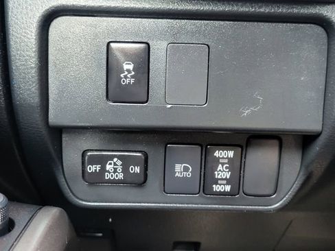 Used 2022 Toyota Tacoma TRD Off-Road AWD/4WD image 20