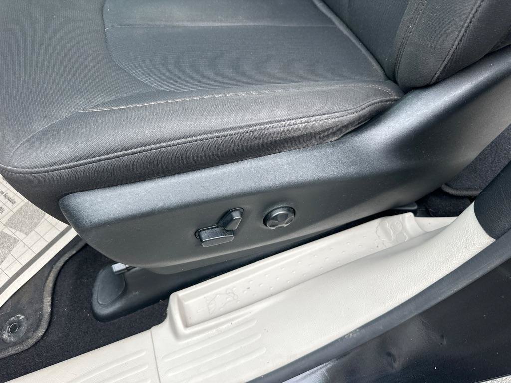 Used 2017 Chrysler Pacifica Touring Plus w/ Tire & Wheel Group FWD image 29