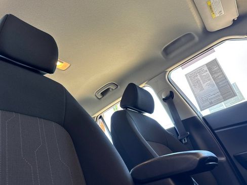Used 2024 Hyundai Venue SE FWD image 18