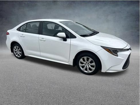 Used 2025 Toyota Corolla LE FWD image 18