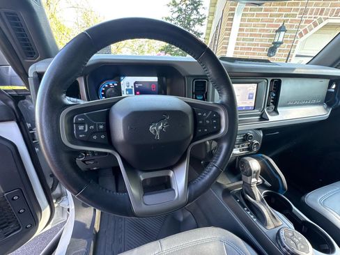 Used 2023 Ford Bronco Black Diamond w/ Sasquatch Package AWD/4WD image 15