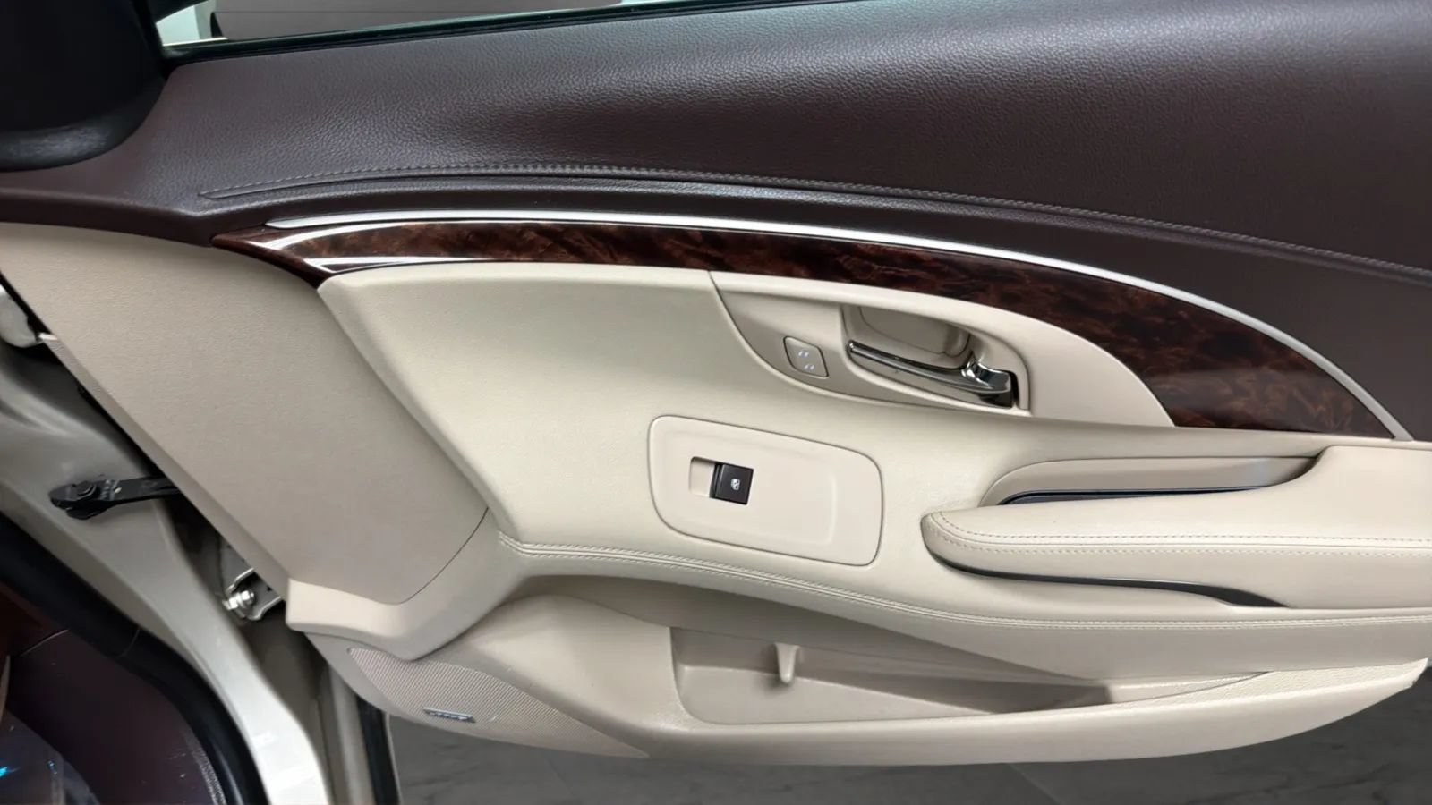 Used 2015 Buick LaCrosse Leather w/ Experience Buick Package FWD image 18