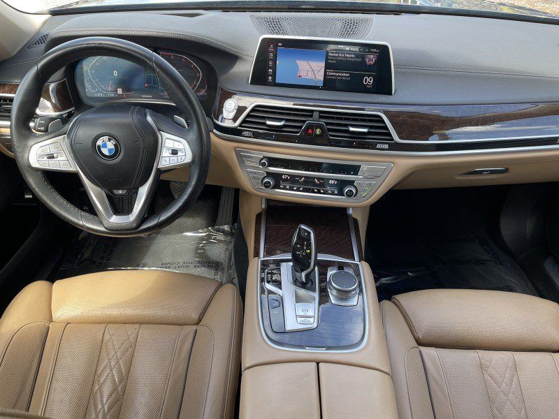 Used 2022 BMW 750i xDrive AWD/4WD image 16