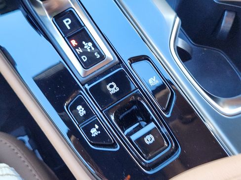 Used 2025 Lexus NX 350h AWD w/ Premium Package image 31