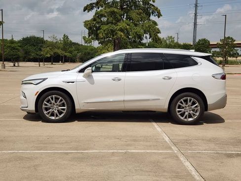 Used 2023 Buick Enclave Premium FWD image 4