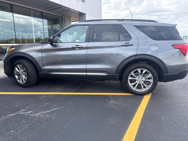Used 2022 Ford Explorer XLT w/ Equipment Group 202A AWD/4WD image 6