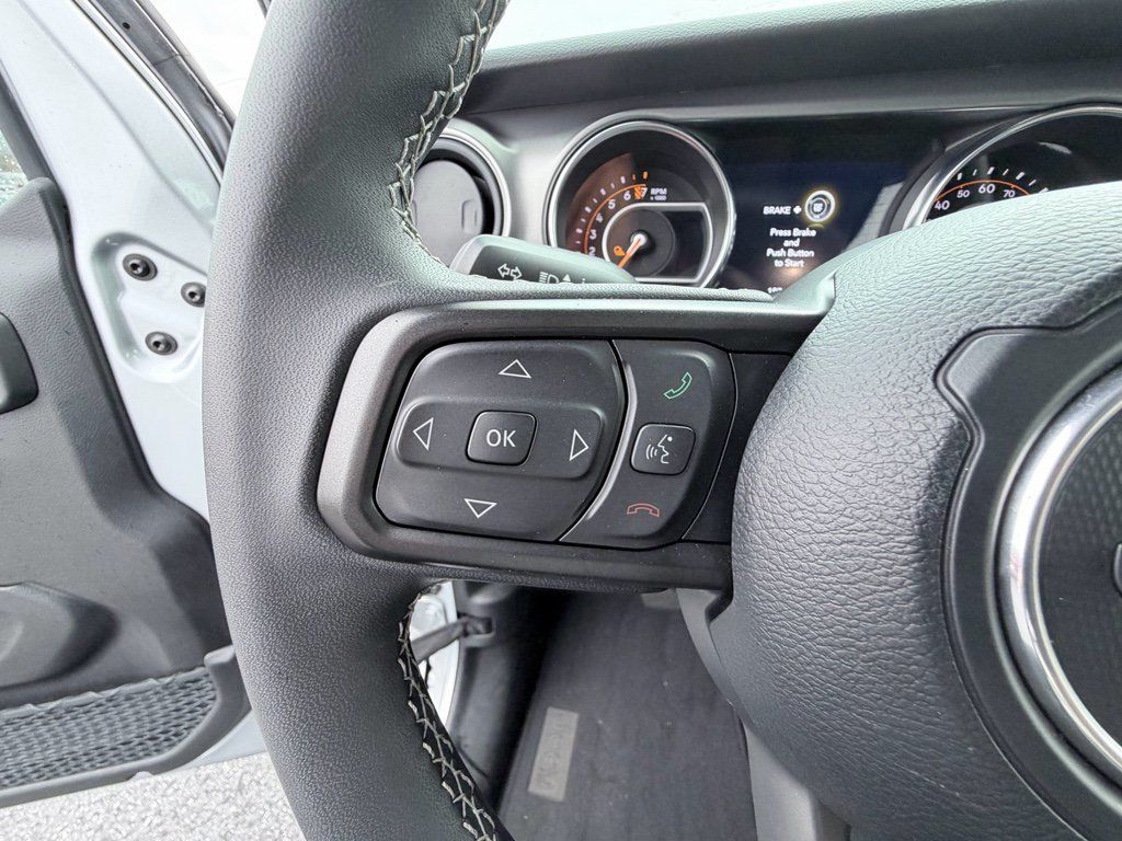 Used 2023 Jeep Gladiator Sport AWD/4WD image 14