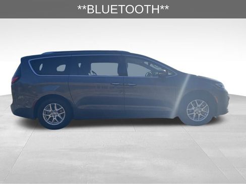 Used 2021 Chrysler Pacifica Touring-L image 4