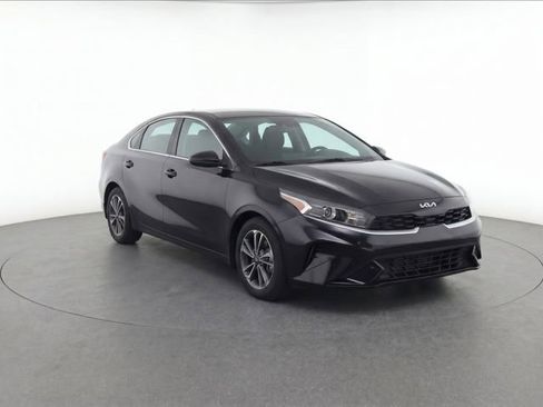 Used 2023 Kia Forte LXS w/ LXS Technology Package FWD image 8