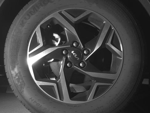 Used 2025 Kia Sportage LX image 12