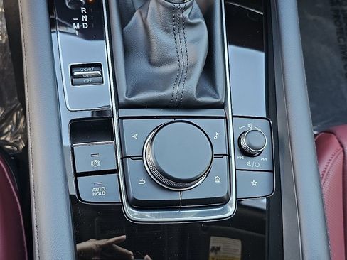 New 2026 MAZDA MAZDA3 Hatchback w/Premium Plus Pkg image 33